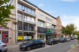 <p><span>This ground floor commercial space features a functional and versatile layout, ideal for a variety of professional activities. The commercial space on the ground floor has an area of 34.5 m² and can perfectly serve as a retail space, reception or client reception area. In addition, there are two separate rooms of approximately 13.5 m² each, which can be used flexibly as office space, practice space, consultation room, treatment room or meeting room. On the -1 level there is a stock room with an adjoining checkroom, providing additional practical storage and comfort options. This combination of commercial space, office/practice spaces and storage makes the property ideally suited for a liberal profession, service activity or commercial business. </span></p>