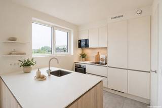 In een rustige en centraal gelegen buurt te Tielt stellen wij deze halfopen nieuwbouwwoning te huur. De woning werd future proof gebouwd en...