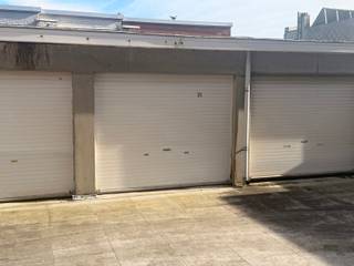 Residentie EDELWEISS : Met inkom langs de Henri Jasparlaan 180, individuele garage voor 1 wagen. Afmetingen : 5m25 x 2m60. Hoogte aan de deur :...