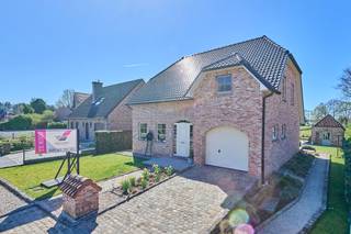 Ruime gezinswoning met 4 slaapkamers in rustige buurt in Zonhoven met fantastisch uitzicht op groen. Gunstig EPC label (B).In de Bruinstraat in...