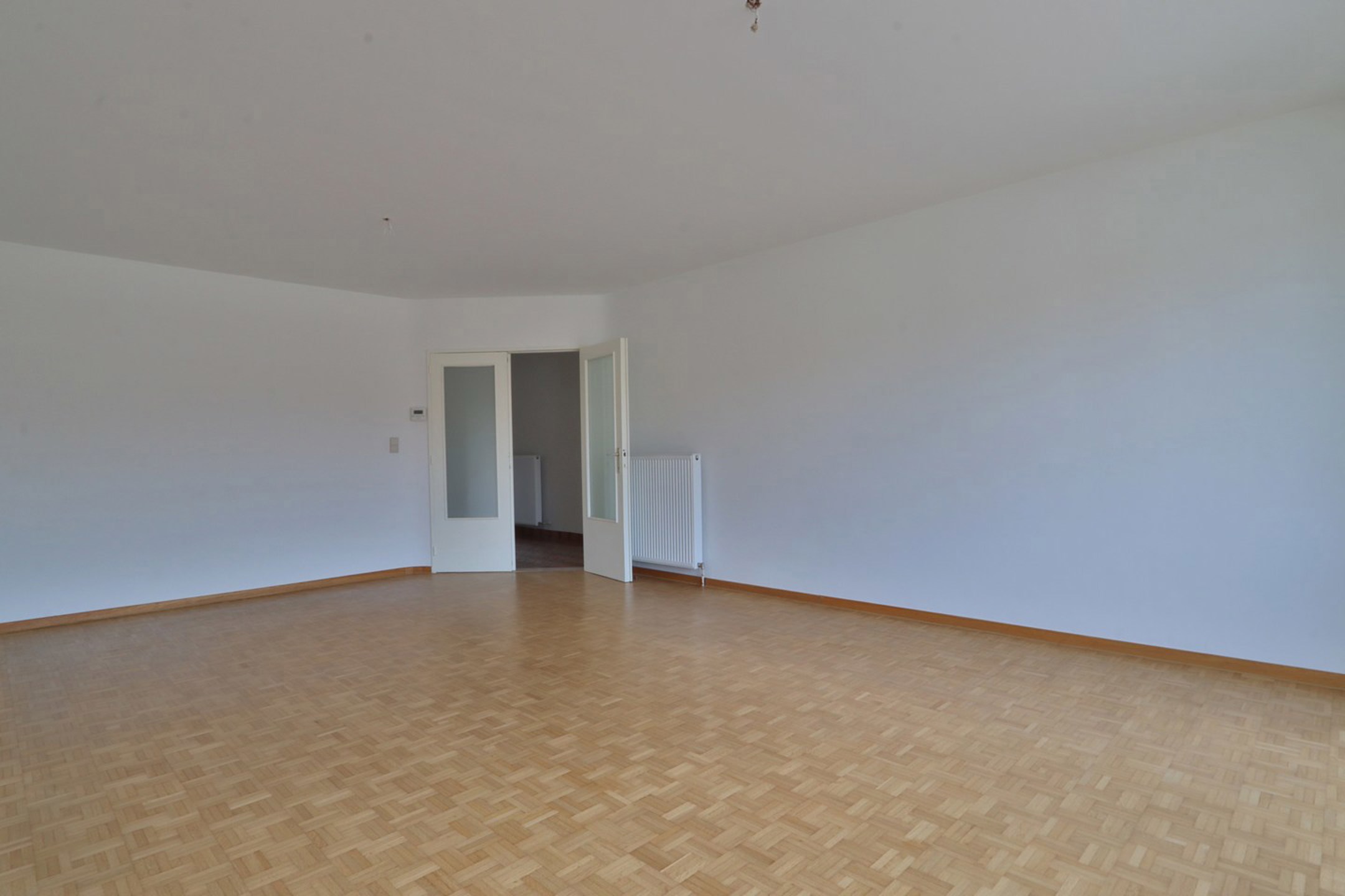 Centraal gelegen appartement met 2 slaapkamers, terras en autostaanplaats - foto 4