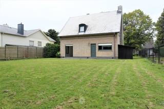 SINT-MARTENS-LATEM - Constant Permekelaan 5: Op zoek naar een vernieuwbouwde villa met tuin te huur in Sint-Martens-Latem? Dan is dit pand...