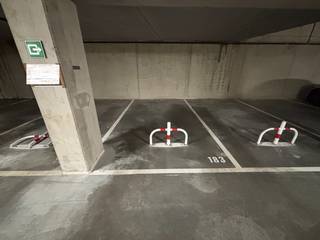 This practical pitch is located in a closed complex called 'Crystal Residence' near the Zeedijk!An automatic gate gives access to the closed...