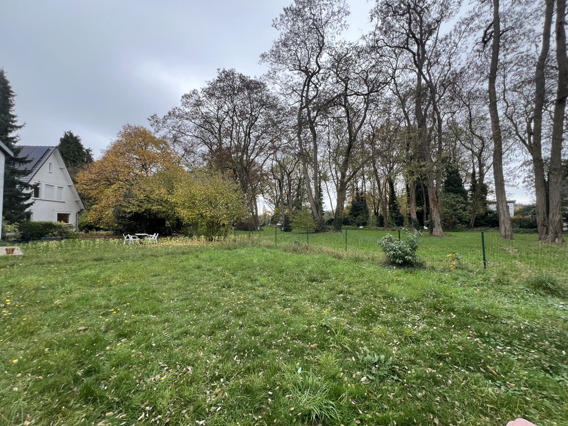 Ruime deels gerenoveerde villa met eclectische architectuur - foto 4