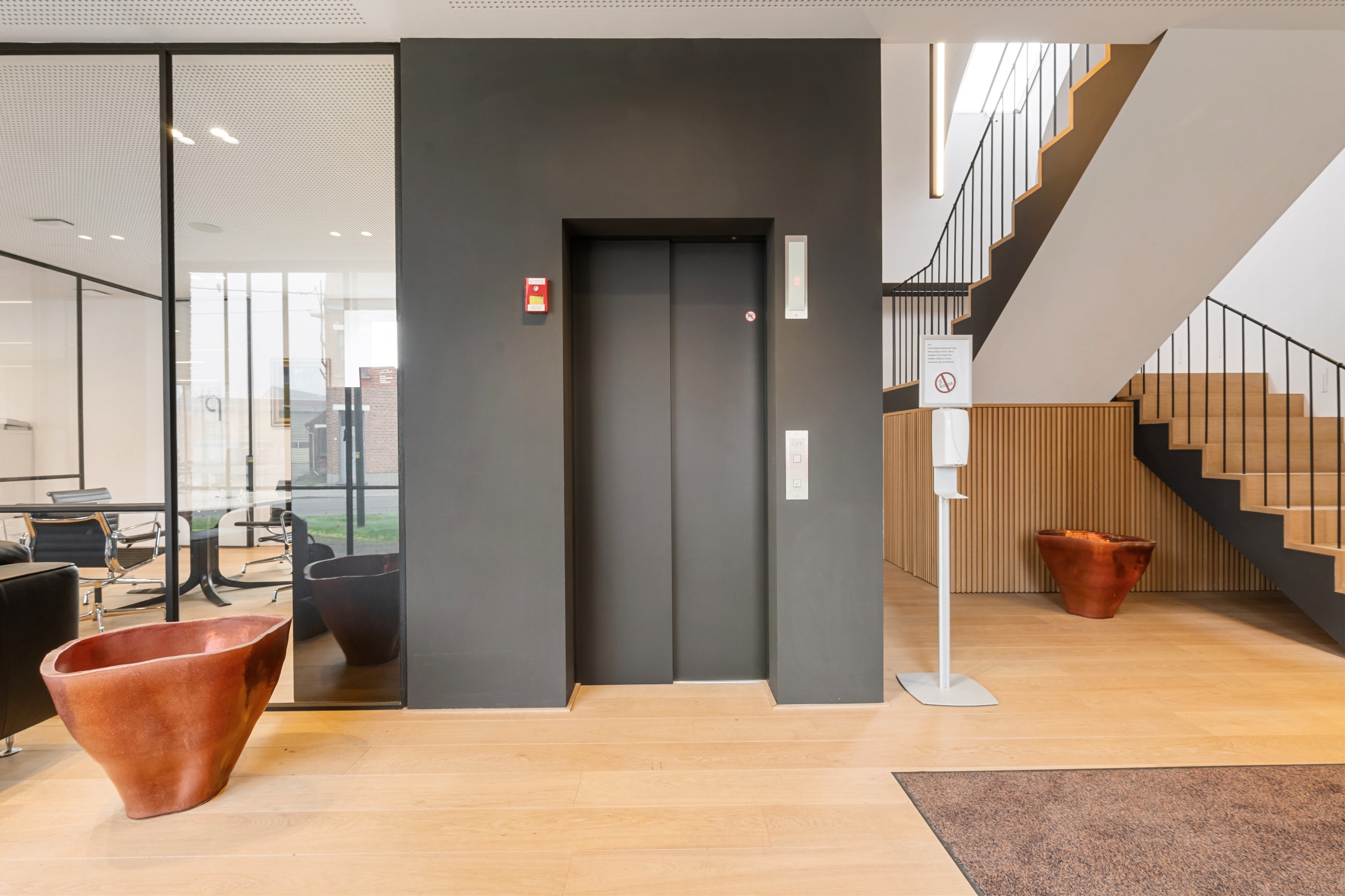 Luxueuze kantoren met flexibele oppervlakte in een historisch gebouw! - foto 2