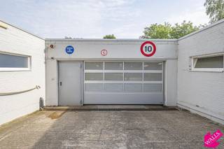 Dubbele open autostaanplaatsen genummerd "107-108" in een afgesloten garagecomplex! Het garagecomplex is afgesloten met automatische poort en afstandsbediening!