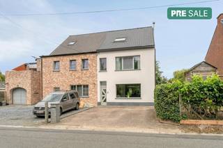 Are you looking for a charming and practical home with nature as your neighbour? This property offers a great opportunity to buy a characterful home in Ronse. The location in the Mahautveld immediately brings you into the atmosphere of the famous Muziekbos, while still having all the daily amenities at your fingertips.<br /><br />Those who visit this property for sale will immediately appreciate the cozy layout and the connection with the wooded area of Ronse. It is an extremely charming house with a beautiful, green and spacious garden where you can relax. An ideal opportunity for those who want to buy quickly in a green setting without sacrificing practical accessibility.<br /><br />The layout of this semi-detached building is as follows:<br /><br />Ground floor: an entrance, an attractive living space, a practical kitchen, a handy storage room and a bathroom.<br /><br />First floor: two comfortable bedrooms.<br /><br />Second floor: a large third bedroom, ideal as a master bedroom or multipurpose room.<br /><br />Outdoor environment: a green, spacious garden with a pleasant terrace to relax.<br /><br />Benefits and accessibility: this house combines the best of both worlds. The Mahautveld is a stone's throw from the forest's beautiful hiking trails, but also offers a very easy connection to Ronse city center. Shops, schools, and public transport are easy and quick to reach. In addition, you will enjoy easy access to surrounding municipalities.<br /><br />The property is offered through the Pre-sale formula. On 27/08/2026 between 17:00 and 19:00, you can come visit the house by appointment and make an offer. The listed price is a starting price. For further information, please contact the property agent.<br /><br />Register of measures: no