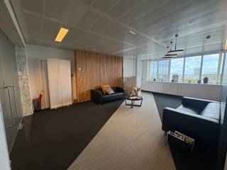 <p>Located on the 11th floor, these 500 m² offices offer an unobstructed panoramic view of Brussels and a high-end working environment.</p>
<p><strong>Features:</strong></p>
<ul>
<li>
<p>All-inclusive price (rent, taxes, charges, withholding tax): €16,000 / month</p>
</li>
<li>
<p>1-year renewable lease possible</p>
</li>
<li>
<p>Professional reception in the building</p>
</li>
<li>
<p>12 partitioned offices / meeting rooms</p>
</li>
<li>
<p>Bright and representative reception area</p>
</li>
<li>
<p>Private kitchenette and restrooms</p>
</li>
<li>
<p>6 secure parking spaces</p>
</li>
</ul>
<p>Available immediately.</p>