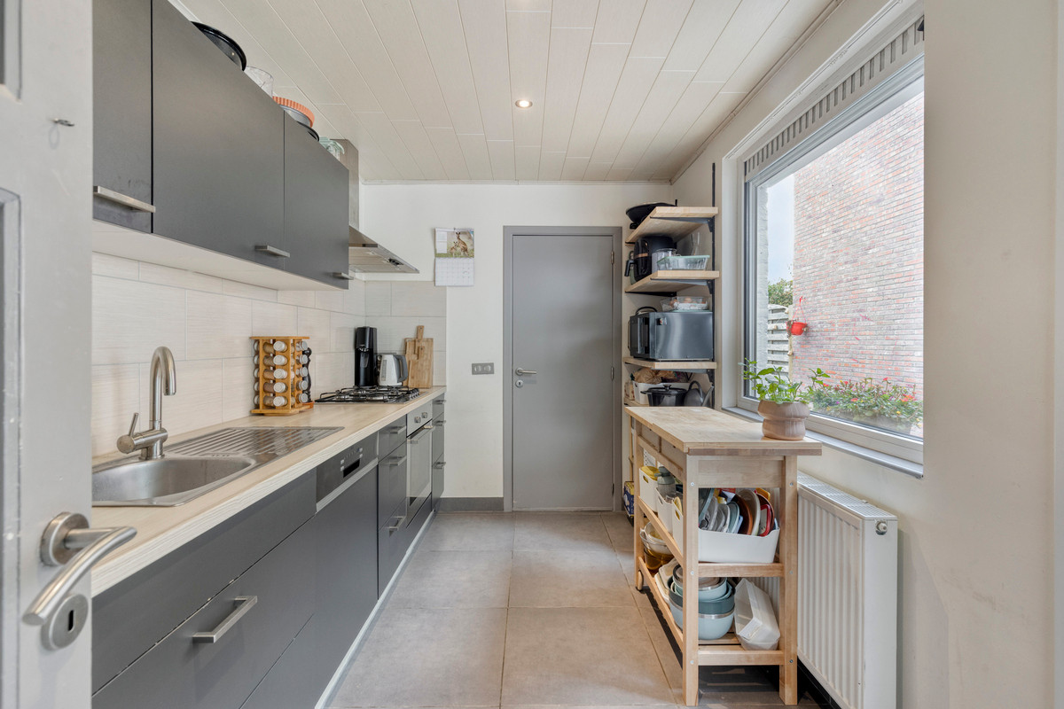 ST-ANDRIES: INSTAPKLARE WONING MET 4 SLPKS EN ZONNIGE TUIN! - foto 5