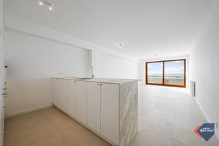 Op de 9e verdieping van de verzorgde residentie Zandbank I bevindt zich dit ruime stijlvol gerenoveerde appartement, dit is gelegen op een...