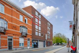 <p>Ontdek dit charmante éénslaapkamerappartement in de Sint-Hubertusstraat te Leuven, de ideale plek voor wie op zoek is naar comfort op een uitstekende locatie.<br /><br />Dit appartement biedt alles wat je nodig hebt voor een aangenaam en praktisch leven in het hart van de stad. Dankzij de aanwezigheid van een volledig uitgeruste keuken, een aparte slaapkamer, een verzorgde badkamer én een handige berging geniet je hier van optimaal wooncomfort.<br /><br />Dit appartement is een uitstekende opportuniteit voor zowel investeerders als bewoners. Of je nu een student bent die dicht bij de universiteit wil wonen of een starter op zoek naar een eerste eigen plek, dit appartement past in elk toekomstplan.<br /><br />De Sint-Hubertusstraat is een centraal gelegen straat, op wandelafstand van winkels, horeca, openbaar vervoer en de universiteitsfaculteiten. Kortom: een toplocatie die rust en bereikbaarheid combineert.<br /><br />Wacht niet langer en grijp deze kans om eigenaar te worden van een pand met potentieel. Neem vandaag nog contact met BVM Vastgoed op 016 23 21 45 of via info@bvm-vastgoed.be, voor meer informatie of een bezichtiging!</p>