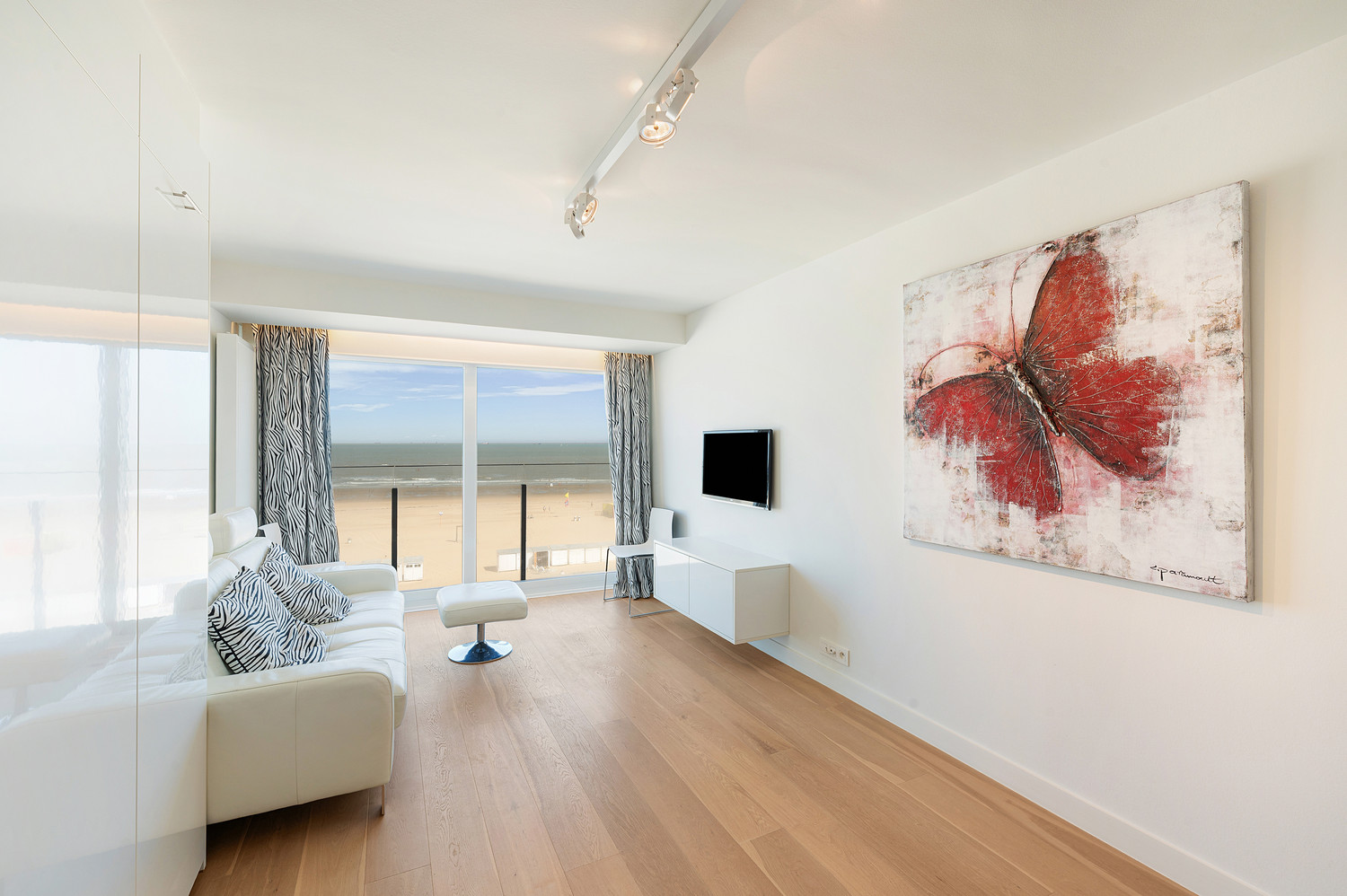 Recent gerenoveerde studio met frontaal zeezicht – Residentie The Beach, Zeedijk, Duinbergen - foto 4