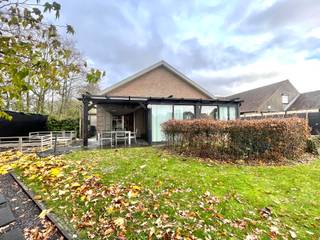 Wervik - Alleenstaande bungalow te koop met prachtige tuin en rustig gelegen te Wervik.Deze zeer ruime alleenstaande woning biedt unieke combinatie...