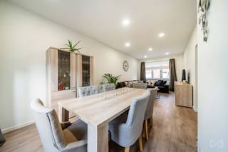 Infos & visites : 02 315 51 71Vilvoorde - Aux portes de Bruxelles, We Invest vous propose en exclusivité cette maison deux façades avec trois...