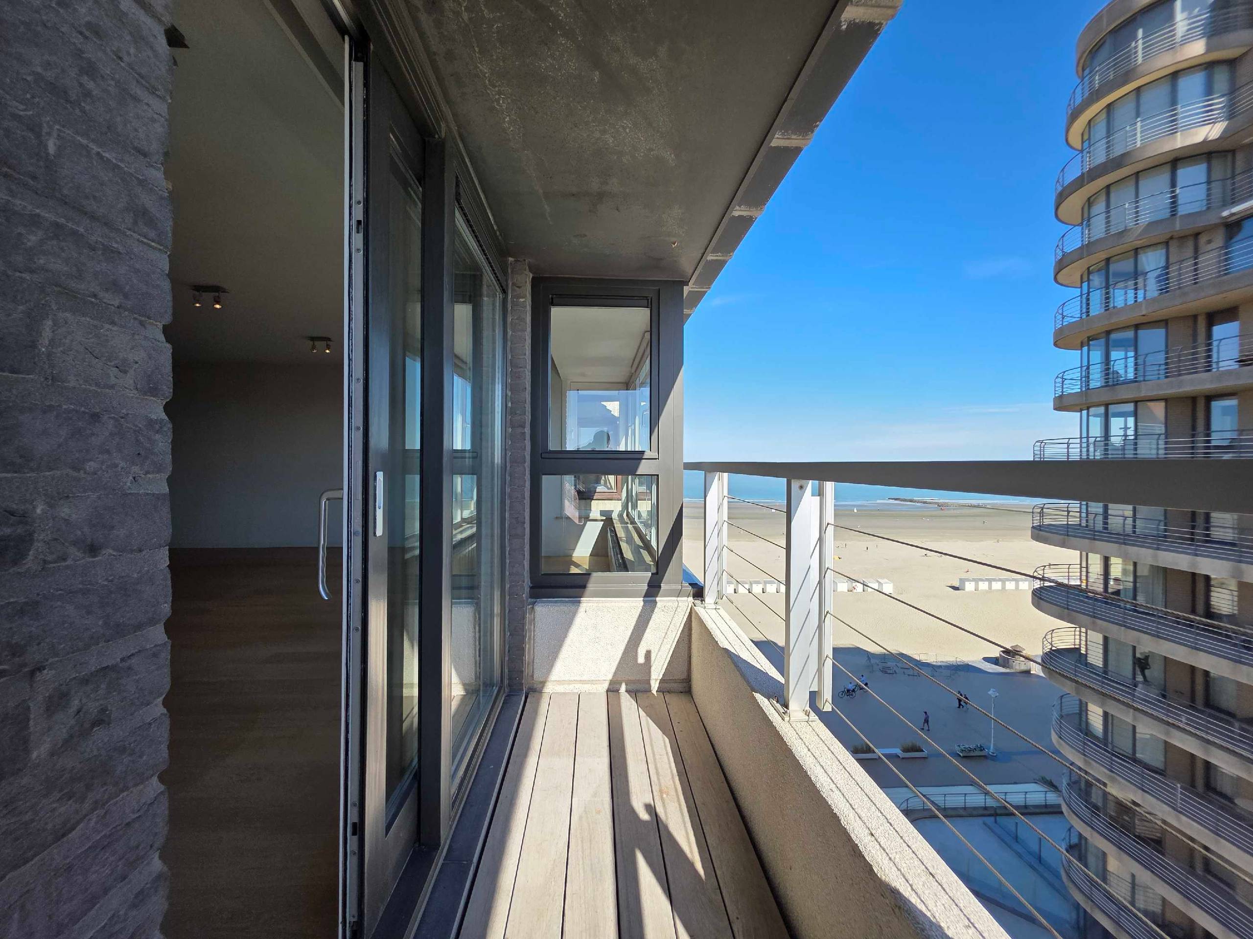 Luxueuze penthouse met zijdelings zeezicht en terras - foto 1