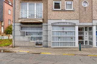 <p><strong>Diest: gelijkvloers appartement te koop met 2 slaapkamers in het centrum</strong></p>

<p>Dit appartement is uitstekend gelegen in het centrum van Diest, op wandelafstand van winkels, scholen, supermarkten en openbaar vervoer. Ook het treinstation bevindt zich vlakbij en een nabijgelegen park zorgt voor een aangename groene toets. Dankzij de vlotte verbinding naar de autostrade geniet u bovendien van een uitstekende bereikbaarheid.</p>

<p>Het appartement bevindt zich op het gelijkvloers en verkeert in goede staat. Momenteel is het verhuurd, waardoor het een interessante opportuniteit vormt voor investeerders die op zoek zijn naar een onmiddellijk rendement.</p>

<p><strong>Indeling:</strong></p>

<ul><li><strong>Gelijkvloers:</strong> inkomhal, lichtrijke woonkamer met open keuken, hal, berging, apart toilet, badkamer en twee ruime slaapkamers</li></ul>

<p><strong>Troeven:</strong></p>

<ul><li>Centrale ligging in het hart van Diest</li><li>Momenteel verhuurd – onmiddellijk huurrendement</li><li>Instapklaar en goed onderhouden</li></ul>

<p>Bent u op zoek naar een zorgeloze investering of een appartement op een toplocatie? Ontdek deze opportuniteit in Diest en plan vandaag nog uw bezoek.<br /><br /><strong>JOUW DROOMAPPARTEMENT. ZO GEVONDEN!</strong></p>