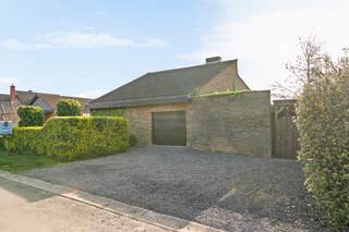 Idéalement située au fond d’une impasse d’un clos résidentiel prisé du charmant village de Kain, cette maison de type « plain-pied »...