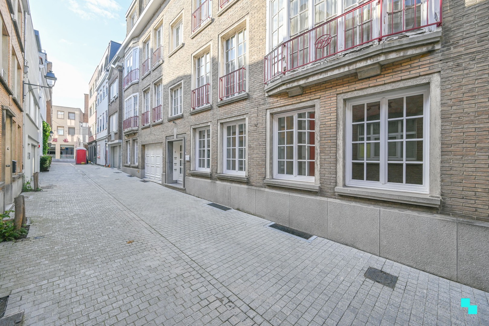 Stijlvol gerenoveerd appartement in hartje Kortrijk - photo 2