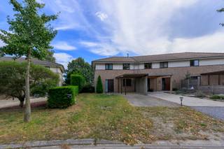 Op enkele minuten van het bruisende centrum van Evergem, bieden wij u in de "Patrijzenstraat 190" deze gezinswoning aan. De woning is uiterst...