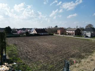 Bouwgrond van 778m² voor de realisatie van een open bebouwing op een centrale ligging in Voortkapel. Gelegen in een kleinschalige, recente...