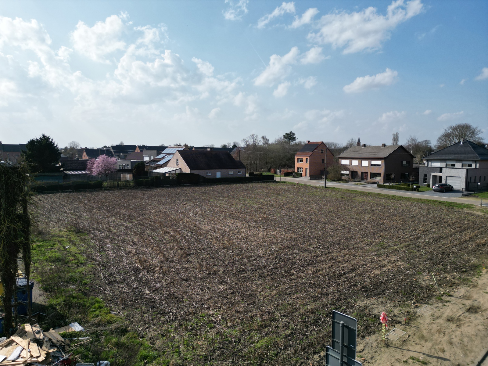 Bouwgrond van 778m² voor open bebouwing op centrale ligging. - foto 3