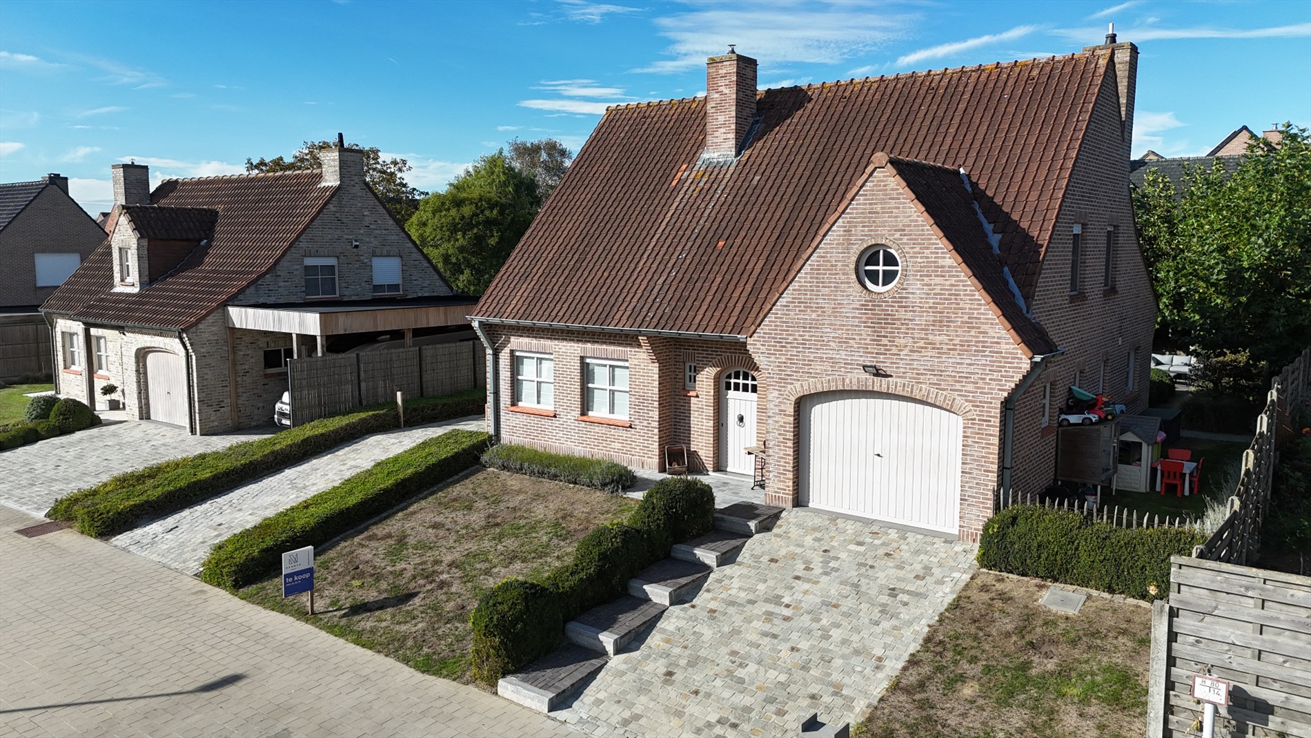Hedendaagse villa met 4 slks, inpandige garage en mooie aangelegde tuin. - foto 3