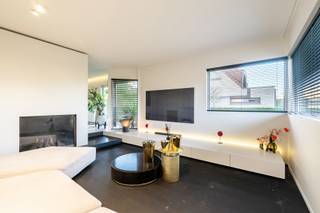 In een rustige en residentiële buurt van Westkapelle bevindt zich deze volledig gerenoveerde open bebouwing op een perceel van ca. 700 m².De villa...