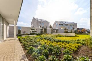 Nieuwbouwproject ‘Elegant Wonen’ biedt een aangename woonomgeving met een centrale binnentuin, in het bruisende Sint-Truiden. In dit nieuwbouwproject in afwerkingsfase hebben we nog enkele prachtige penthouses te koop! D301 bijvoorbeeld heeft een bewoonbare oppervlakte van maar liefst 136m2, beschikt over 3 ruime slaapkamers en heeft 2 zeer aangenaam terrassen.<br /><br />Ook dit nieuwbouwpenthouse beschikt over een eigen warmtepomp en PV-panelen om zo uw energiefactuur tot een minimum te beperken. Een groot pluspunt als toekomstige woonst of duurzame en kwalitatieve investering!<br /><br />Voor meer informatie ontvangen we u graag ter plaatse of bij ons op kantoor om dit prachtige project tot in de puntjes toe te lichten. Bel nu Elien Mombaerts op het nummer 0470/38.21.30.