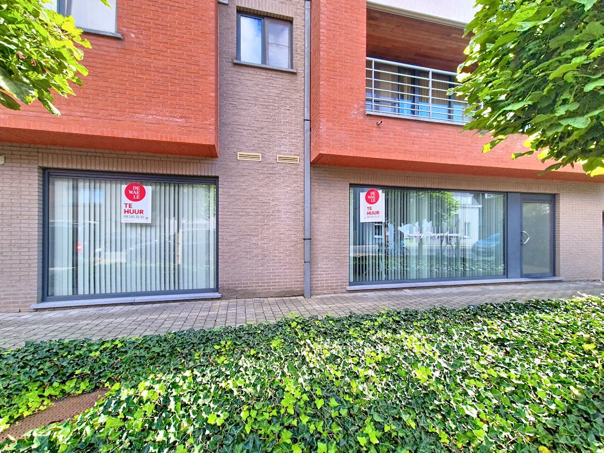 Bureau prêt à emménager (94 m²) avec parking à louer à Gand - photo 2