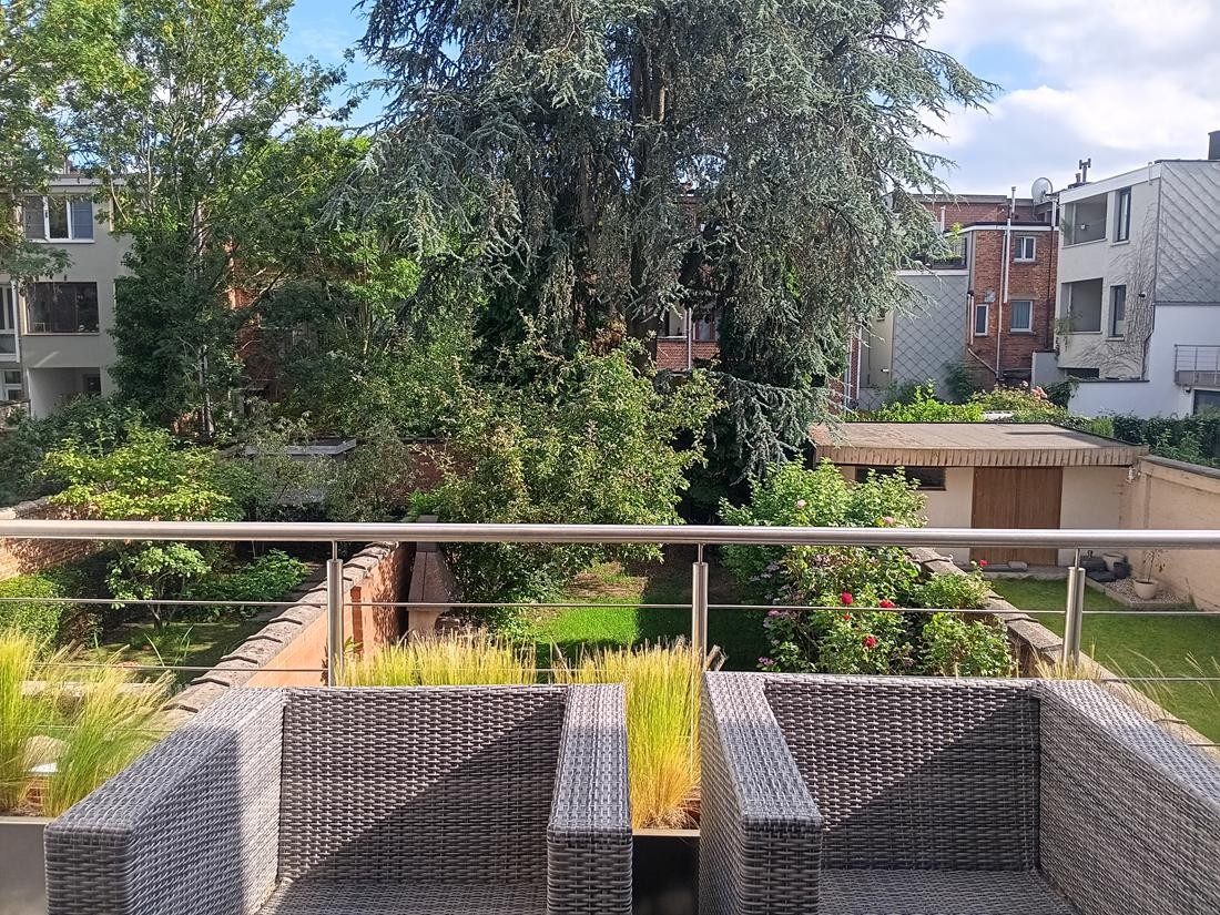 Ruime, gesloten woning met 5 slpk en 3 badk op een perceel van 216m² - foto 5