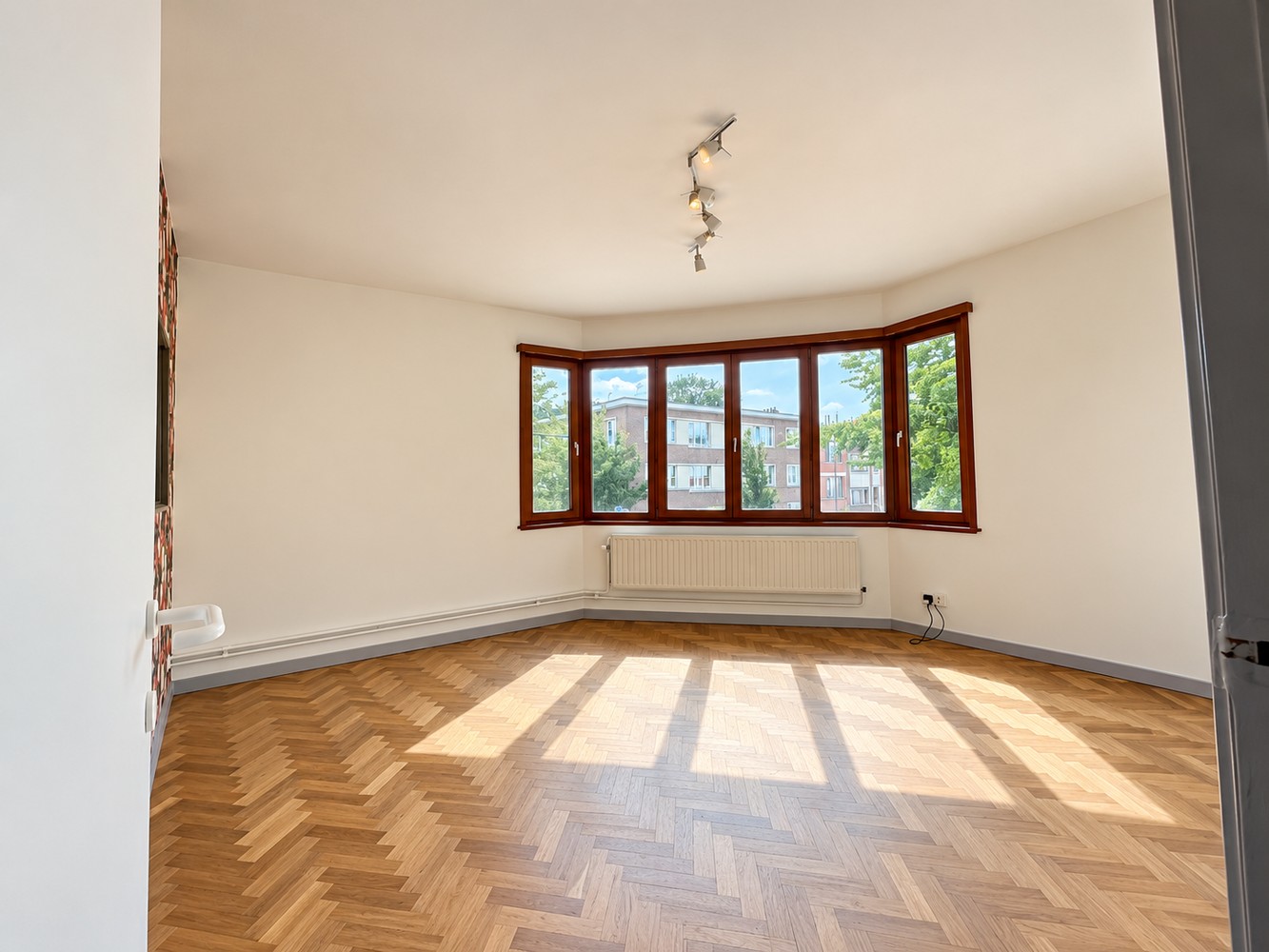 Appartement spacieux de 2 chambres avec espace bureau supplémentaire - photo 2