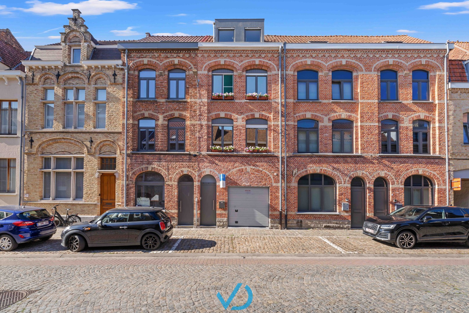 Instapklare woning met garage in het bruisend centrum van Ieper! - foto 1