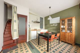 TOWNHOUSE TO RENOVATE WITH CHARACTER NEAR THE BOTANICAL GARDENS IN MECHELENOn a prime location near the Kruidtuin, this charming townhouse is full of...