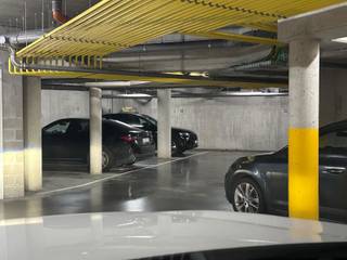 Private ondergrondse autostaanplaats op -1. Gunstig gelegen op wandelafstand van park spoor noord, verschillende winkels en centrum Antwerpen.Parking...