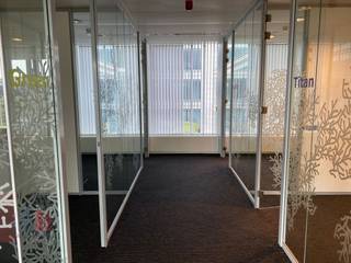 Fantastically located office space with a surface of 2400 m² for rent at barely 280 m from the Ring exit 6 Vilvoorde and with direct access to...