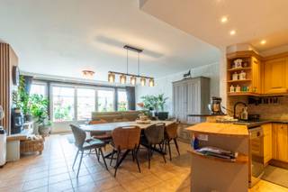 Een ruime, instapklare en energiezuinige woning (bouwjaar: 2009) met oa. 5 slaapkamers, 2 badkamers, garage, 16 zonnepanelen, terras +...