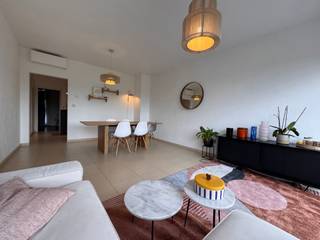 Charmant appartement in Kessel-Lo, gelegen aan de Wipstraat 55, op een uitstekende locatie aan de stadsrand van Leuven. Met een Mobiscore van 9,2/10 geniet u hier van een ideale bereikbaarheid: op wandelafstand van het station, vlak bij het Provinciaal Domein Kessel-Lo en met vlotte verbindingen naar het centrum en de omliggende invalswegen.<br /><br />Het appartement, met een EPC-label C, biedt een gezellige leefruimte aan de voorzijde, aansluitend op een praktische keuken en een klein terras. Aan de achterzijde bevinden zich twee slaapkamers: een ruime hoofdslaapkamer en een tweede kamer, perfect als bureau, dressing of kinderkamer. Tussenin vindt u de badkamer met toilet en douche.<br /><br />Extra troeven zijn de private kelderruimte op verdieping -1 en een garagebox achteraan de residentie, wat zorgt voor extra opslag en parkeercomfort. De huurprijs bedraagt € 950/maand + provisie voor gemeenschappelijke kosten van € 75/maand. Het appartement is beschikbaar vanaf 1 mei 2026.<br /><br />Interesse in dit appartement? Neem contact op met Thomas via +32 499 22 99 24 of thomas@sophimo.be.