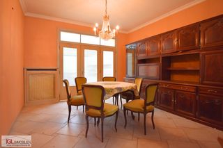Immo Groot Leeuw presenteert deze rijwoning in Ukkel, gelegen in een rustige, ruime straat met voldoende parkeermogelijkheden. De woning is ruim...
