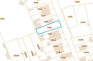 Deze bouwgrond (LOT 4) vinden we terug in de Kleinsteeg, een doodlopende straat, in het centrum van As.Winkels, apothekers, scholen en...