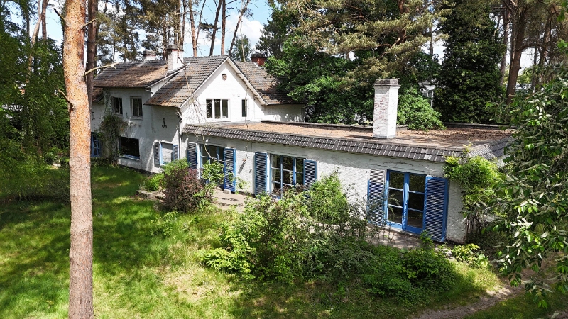 Rustig en gunstig gelegen te renoveren villa van 375m² op 48 are - photo 3