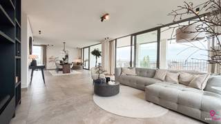 Bij ImmoFusion 7/7 “open huis” : klik op onze 3D-TOUR.Ervaar vastgoed alsof je er zelf doorloopt!Welkom in dit exclusieve penthouse op de 8ste...