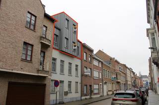 Duplex nieuwbouwappartement van 2010 pal in het centrum van Tienen. Grote markt, station, winkels, scholen, bushalte, ... te voet...