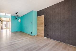 Deze woning, gelegen in de Mauroystraat te Hoboken, biedt heel wat potentieel voor wie op zoek is naar een af te werken project. Mits de...