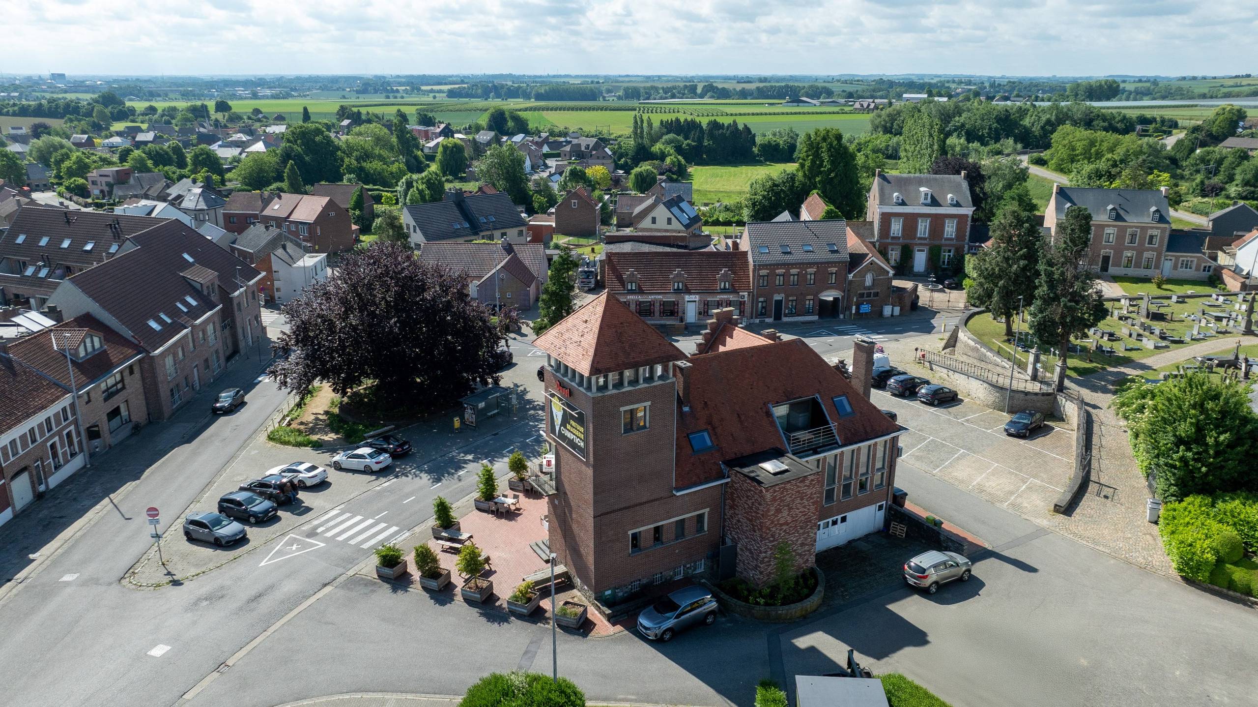 Un immeuble de rapport rénové unique à Kumtich (local commercial et 2 appartements spacieux) - photo 4