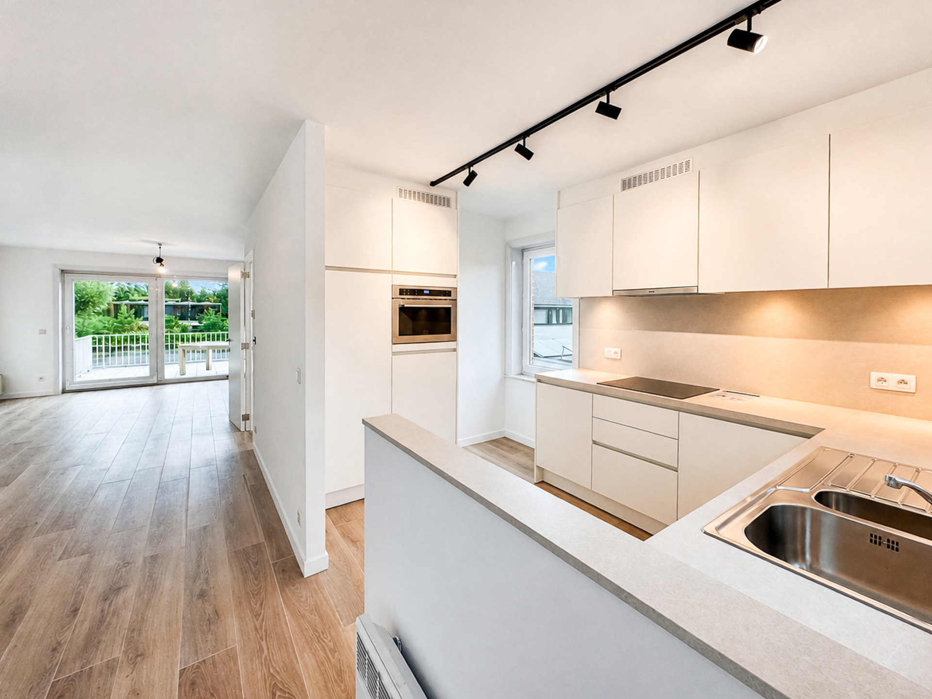 Ruim en instapklaar appartement met 2 slaapkamers en parking - foto 4