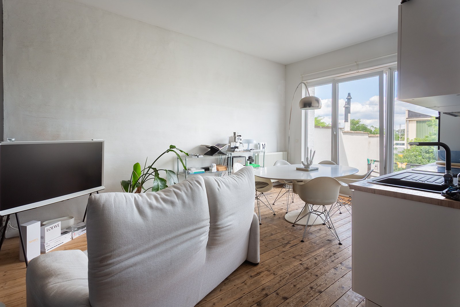 Recent gerenoveerd appartement met terras - foto 5