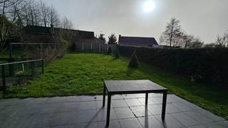 Woning met 3 slaapkamers en tuin in Voeren.Deze woning bestaat op het gelijkvloers uit een inkomhal, een apart toilet, een leefruimte met veel licht,...