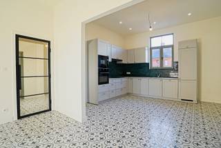 Nabij het gezellige plein “Dries” te Sinaai kan u deze karaktervolle gezinswoning met 3 (mogelijkheid naar 4) slaapkamers terug vinden. Deze woning...