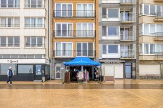 Dit te koop aangeboden gebouw combineert een verhuurd handelspand op de begane grond met een volwaardig appartement aan de achterzijde,...