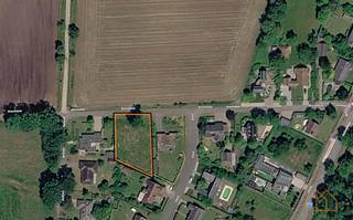 <p>Prachtig perceel bouwgrond van 1247m² op top-locatie!</p><br /><p>Zowel ligging, oriëntatie als afmetingen van dit perceel zijn super. De grond is gelegen in Woongebied met landelijk karakter. De overkant van de straat is agrarisch gebied.</p><br /><p>Door de breedte van 30m kan je er een mooi ogend pand op bouwen. De achtergevel en tuin zijn op het zuiden gericht.</p><br /><p>De buurt straalt volop rust uit. Verder in de straat liggen bossen en velden. Passage heb je hier enkel van mensen die er echt moeten zijn.</p><br /><p>De bouwvoorschriften zijn op onze site nxxt.be als bijlage toegevoegd.</p><br /><p>Hier is geen bouwverplichting. Een bouwgrond is nog steeds een veilige investering. Stukken als dit, worden alleen maar schaarser en duurder. Leuk weetje: Na 8 jaar ben je vrijgesteld van meerwaardebelasting.</p><br /><p>De aanpalende woning wordt ook door ons aangeboden voor verkoop. </p><br /><p>Rustig gelegen, toch vlotte verbinding met omliggende dorpen, E313 en E34. Met de fiets ben je op enkele minuten in het centrum van geel, bij de fiets-o-strade en bij het kempisch kanaal.</p><br /><p>Wil je graag meer weten? Plan dan zeker een afspraak!</p><br /><p>Heb je plannen om jouw vastgoed te verkopen of te verhuren? Bij Nxxt Vastgoed koppelen we de mogelijkheden die het goed biedt aan jouw wensen.</p><p>Samen maken we van jouw vastgoeddroom een Succesvolle Nxxt Step!</p>